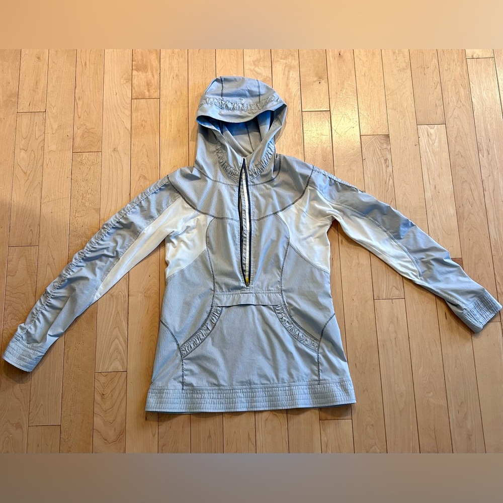 LULULEMON - Women's Light Gray Hooded Jacket